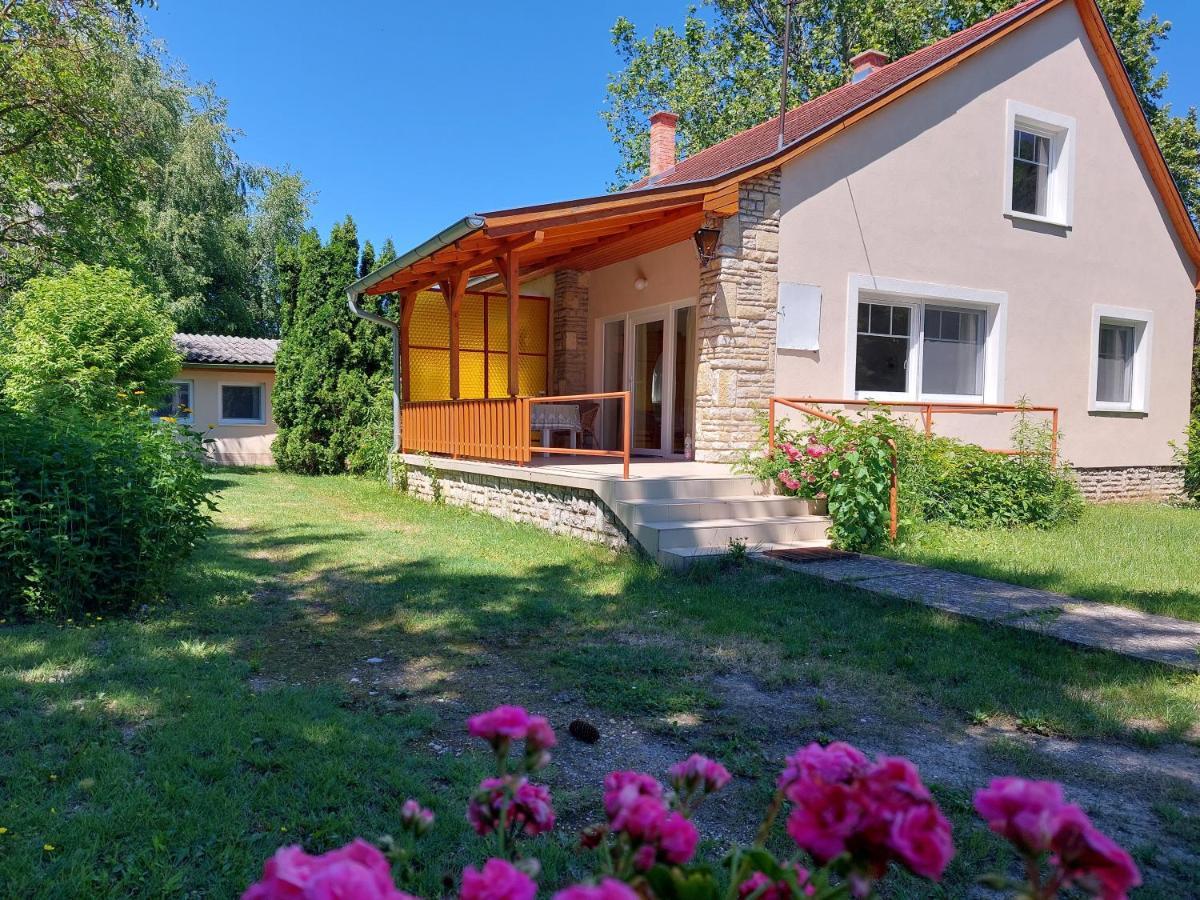 Hostel Zamárdi Екстериор снимка