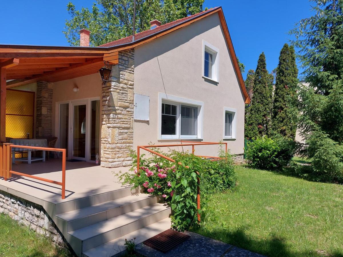 Hostel Zamárdi Екстериор снимка
